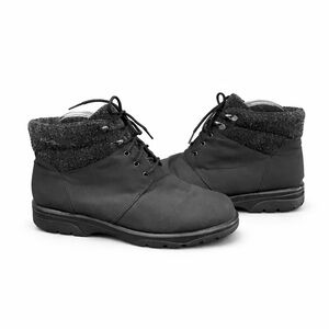 TOE WARMERS CANADA Trek Women’s Black Laceup Ankle Boots 8